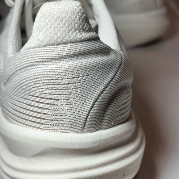 Pre-Owned Brooks Revel 8 Women's size 7 wide. White /Grey ( lightly used) - Picture 8 of 13